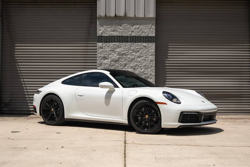 2021 Porsche 911 Carrera photo 1