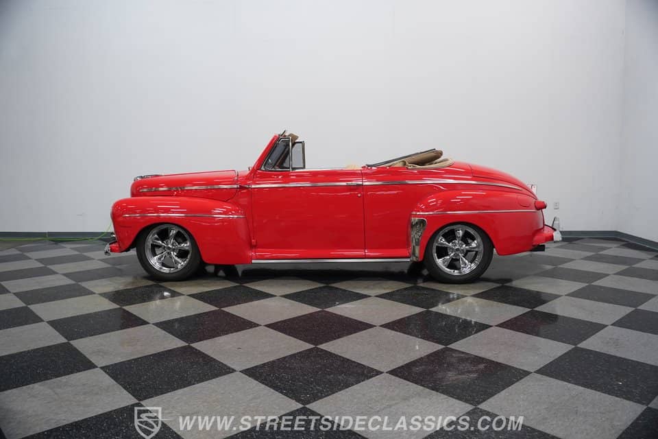 1945 Ford Deluxe photo 1
