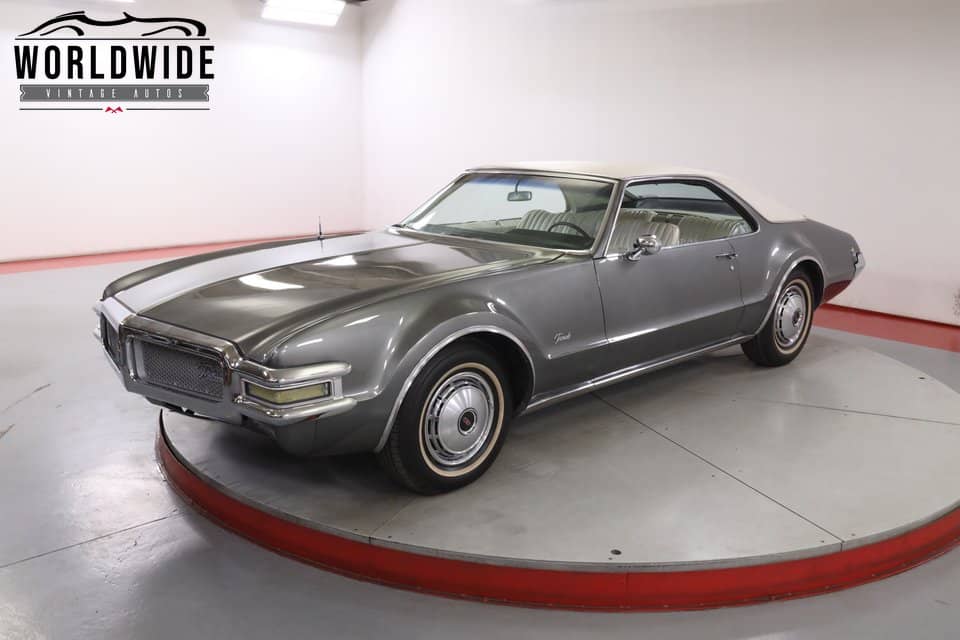 1968 Oldsmobile Toronado photo 1