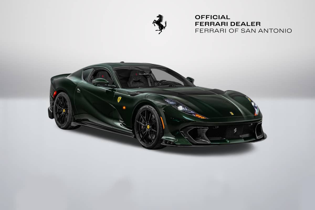 2022 Ferrari 812 Competizione photo 1