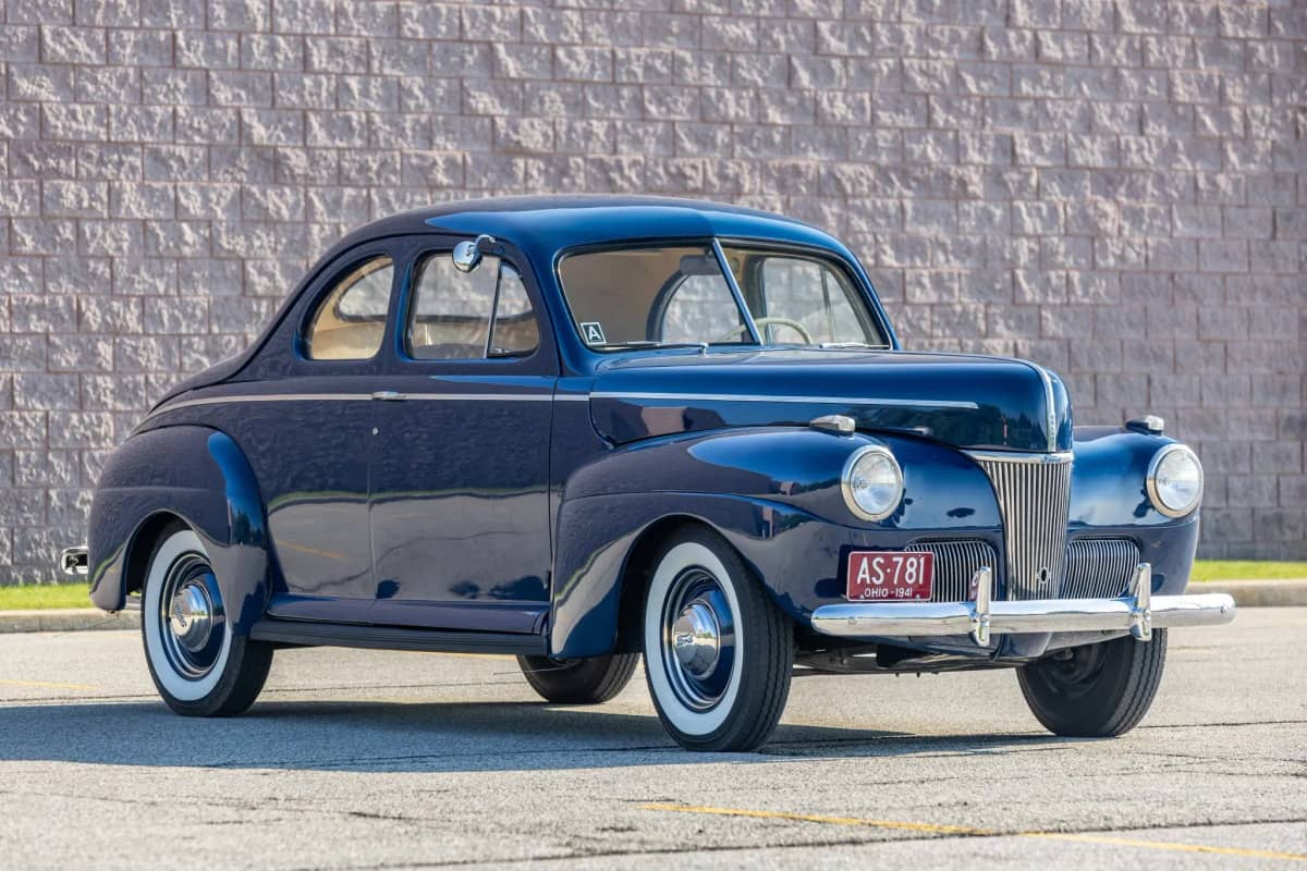 1941 Ford Deluxe Coupe photo 1