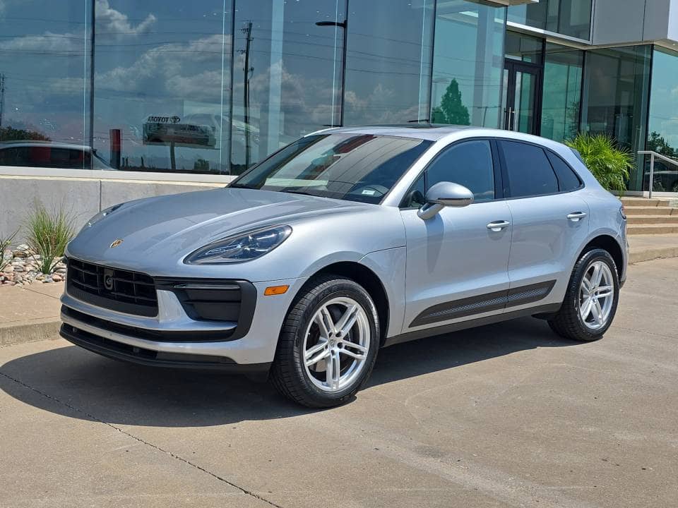 2024 Porsche Macan photo 1