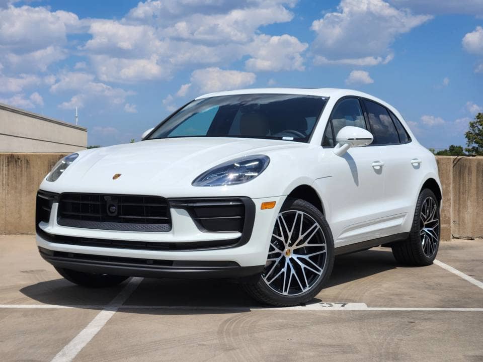2026 Porsche Macan photo 1