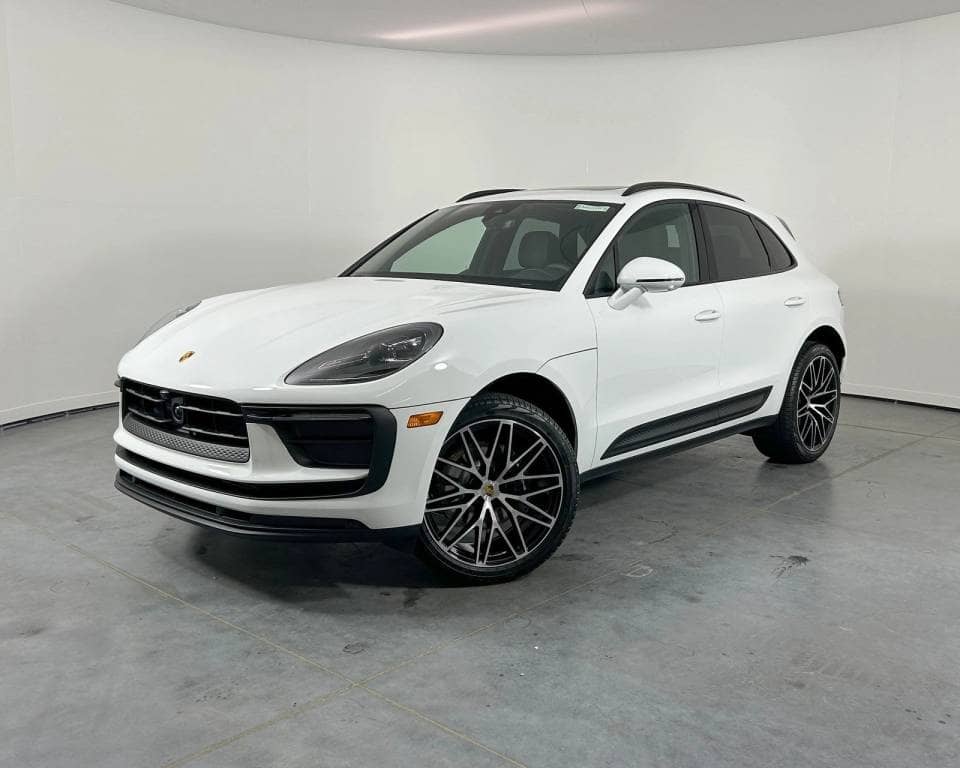 2026 Porsche Macan photo 1