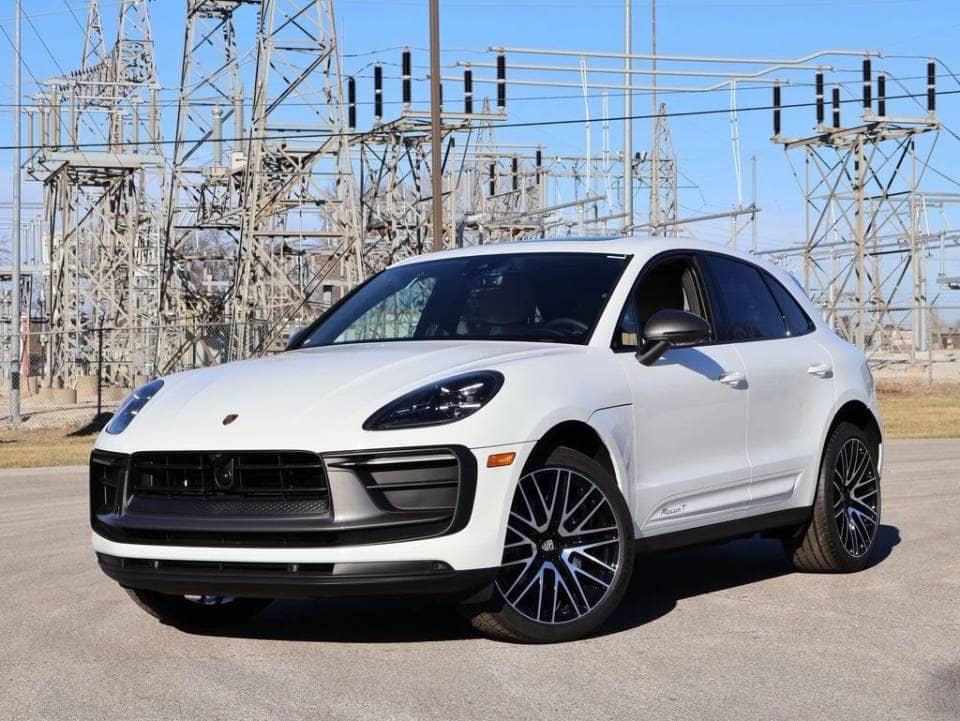 2026 Porsche Macan T photo 1