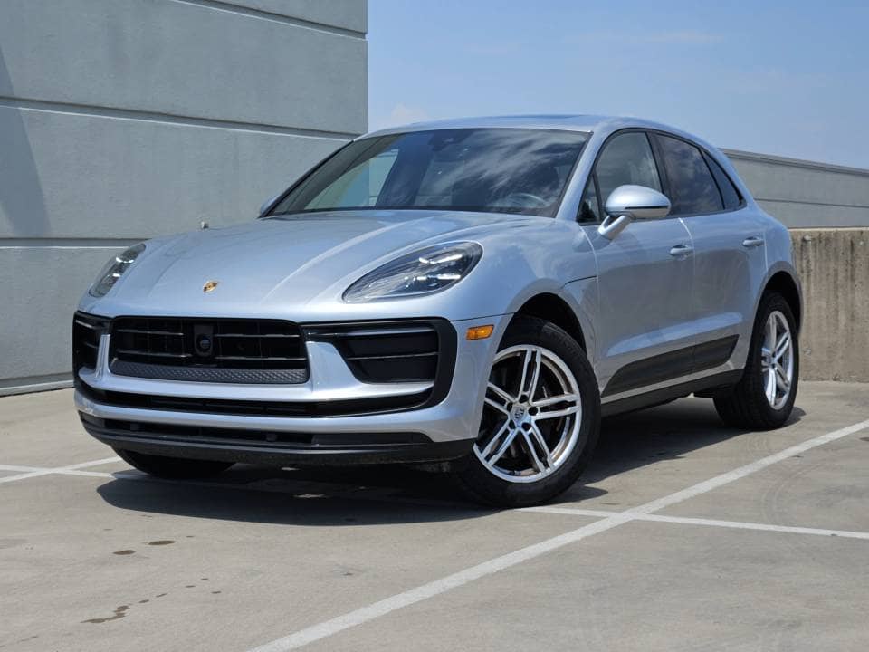 2026 Porsche Macan photo 1