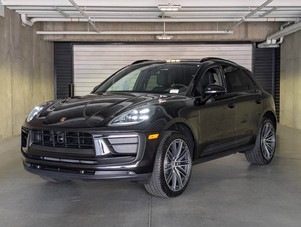 2026 Porsche Macan photo 1
