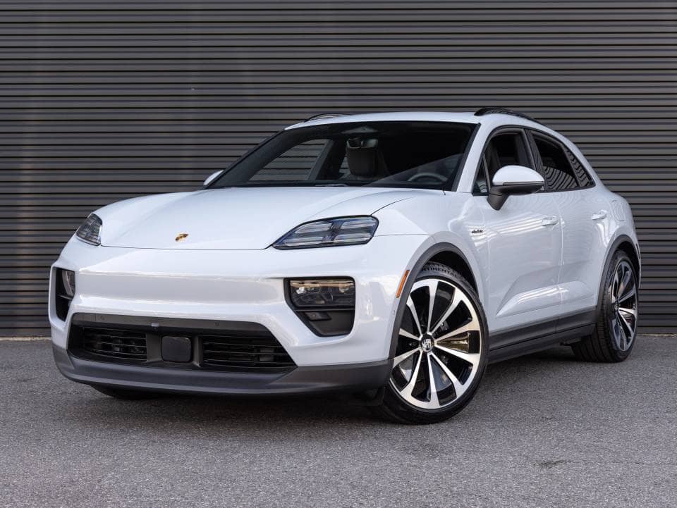 2026 Porsche Macan 4 Electric photo 1