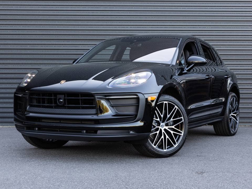 2026 Porsche Macan photo 1