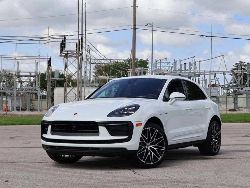 2026 Porsche Macan photo 1