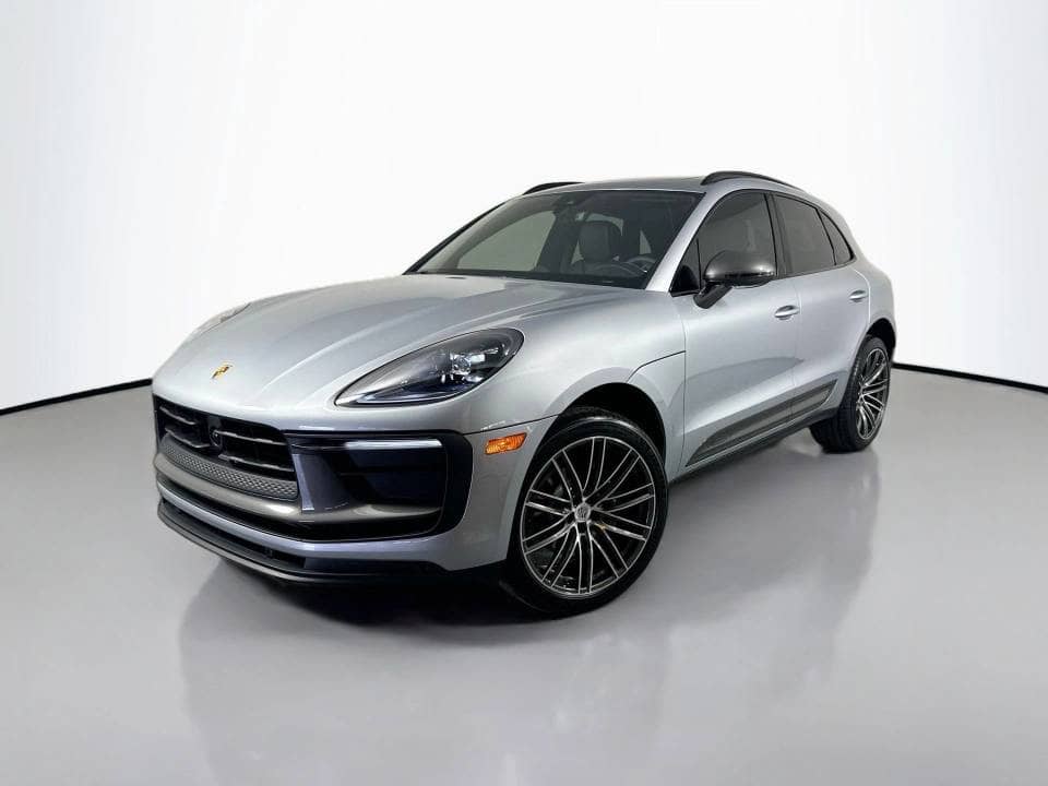 2026 Porsche Macan T photo 1
