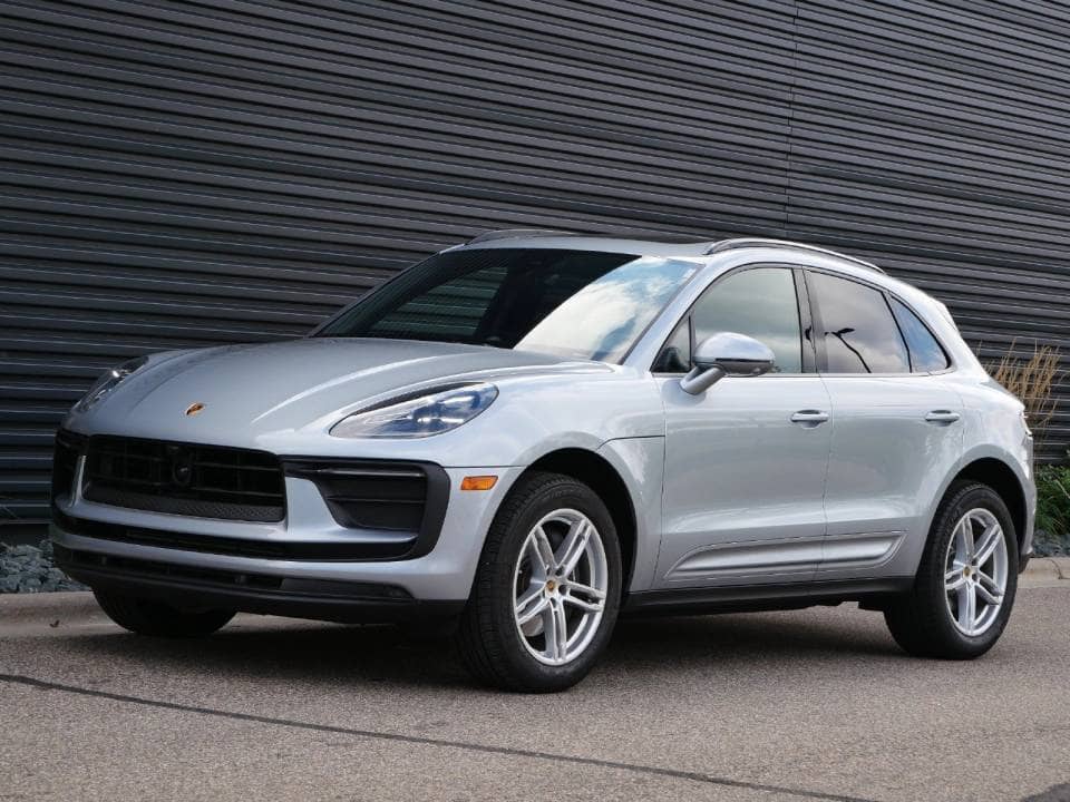 2026 Porsche Macan photo 1