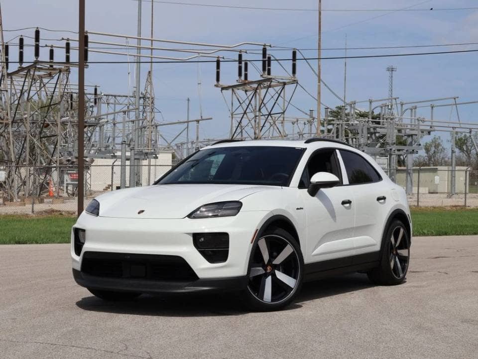 2026 Porsche Macan 4 Electric photo 1
