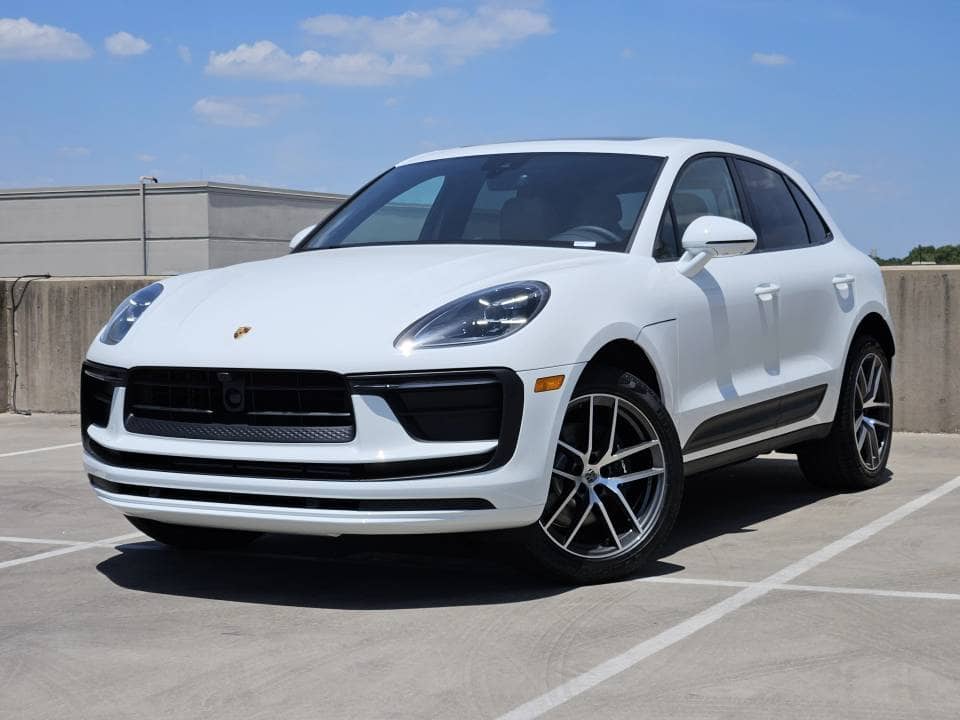 2026 Porsche Macan photo 1