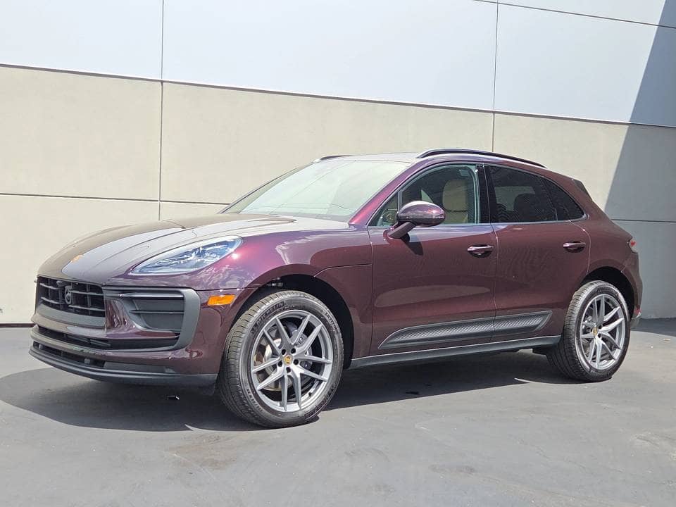 2025 Porsche Macan photo 1