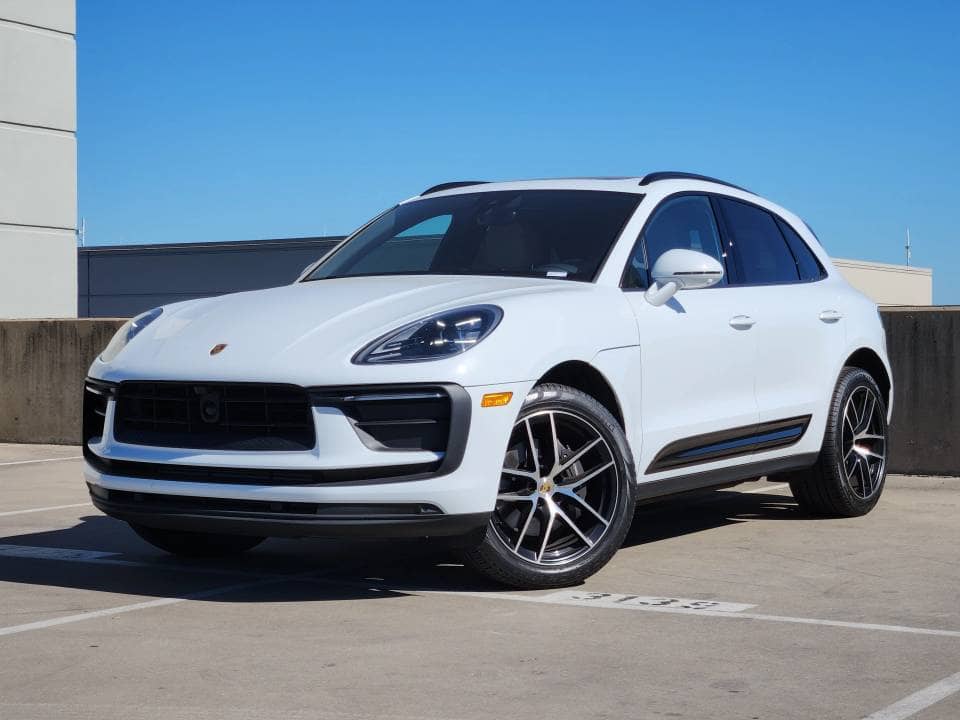 2026 Porsche Macan photo 1