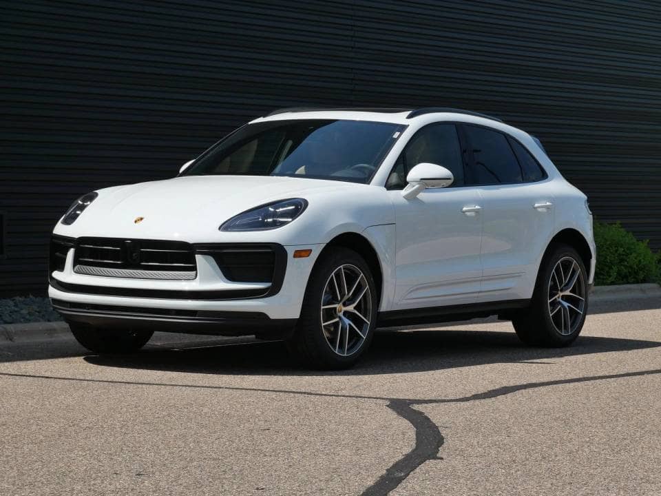 2026 Porsche Macan photo 1