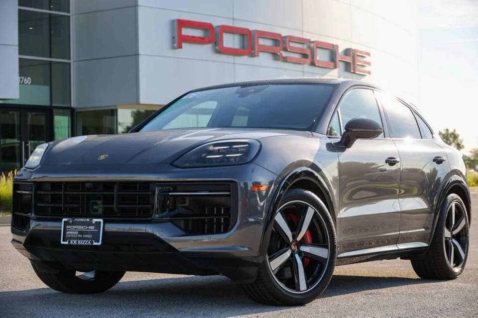 2025 Porsche Cayenne GTS Coupe photo 1