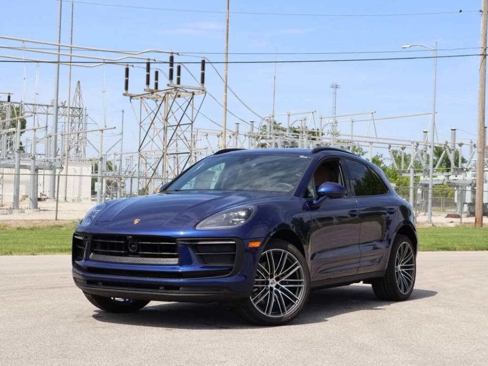 2026 Porsche Macan photo 1