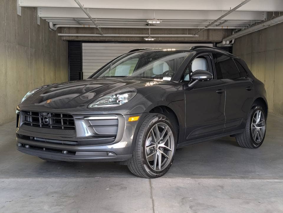 2026 Porsche Macan photo 1