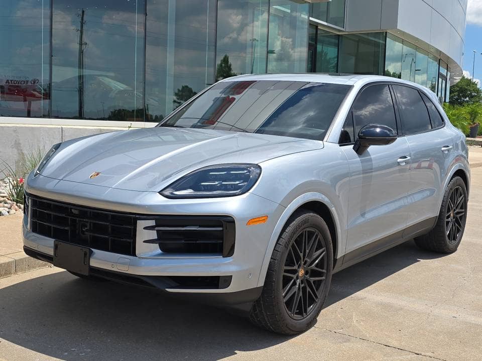 2025 Porsche Cayenne photo 1
