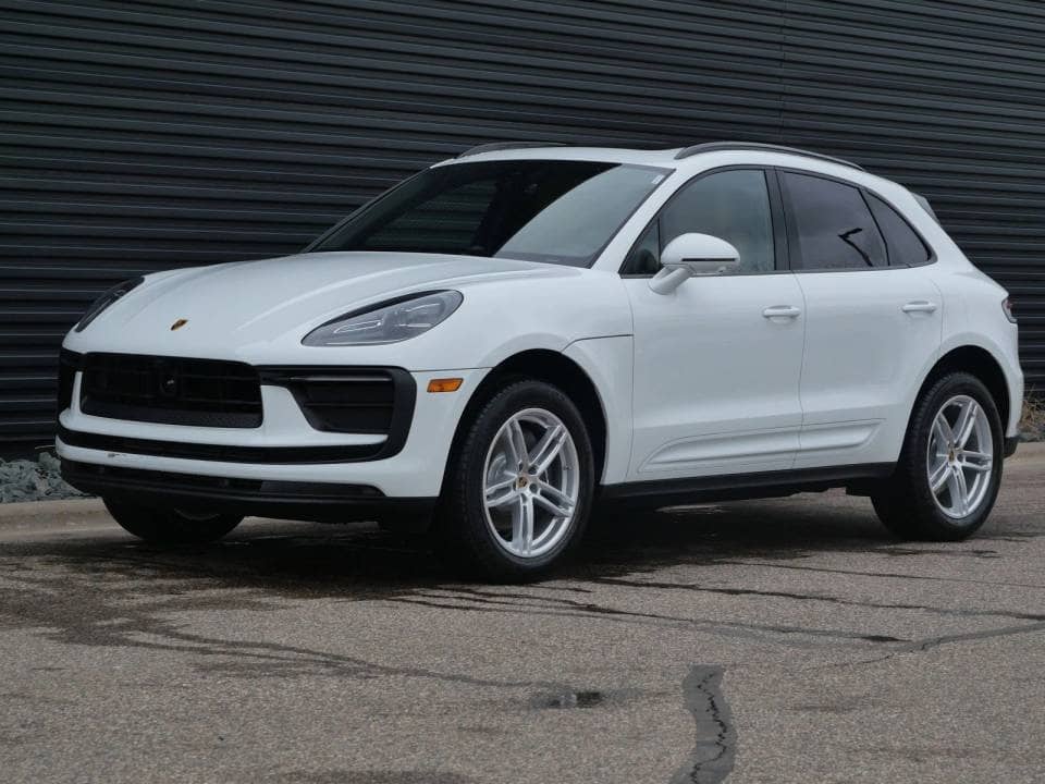 2026 Porsche Macan photo 1