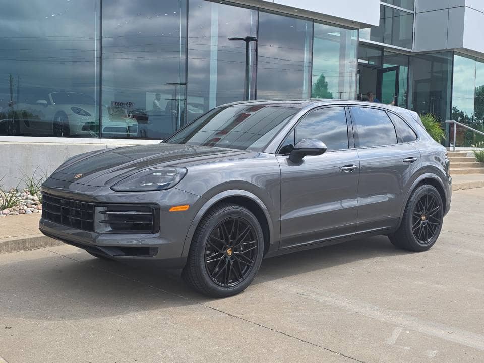 2024 Porsche Cayenne photo 1