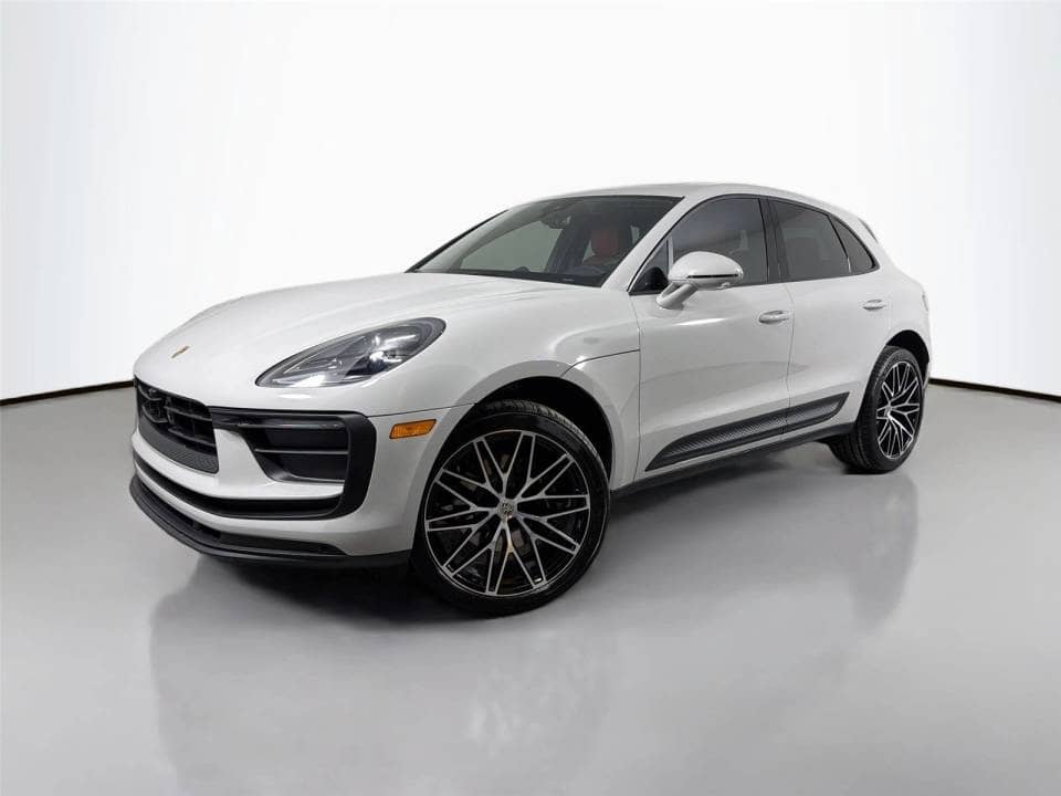 2026 Porsche Macan photo 1