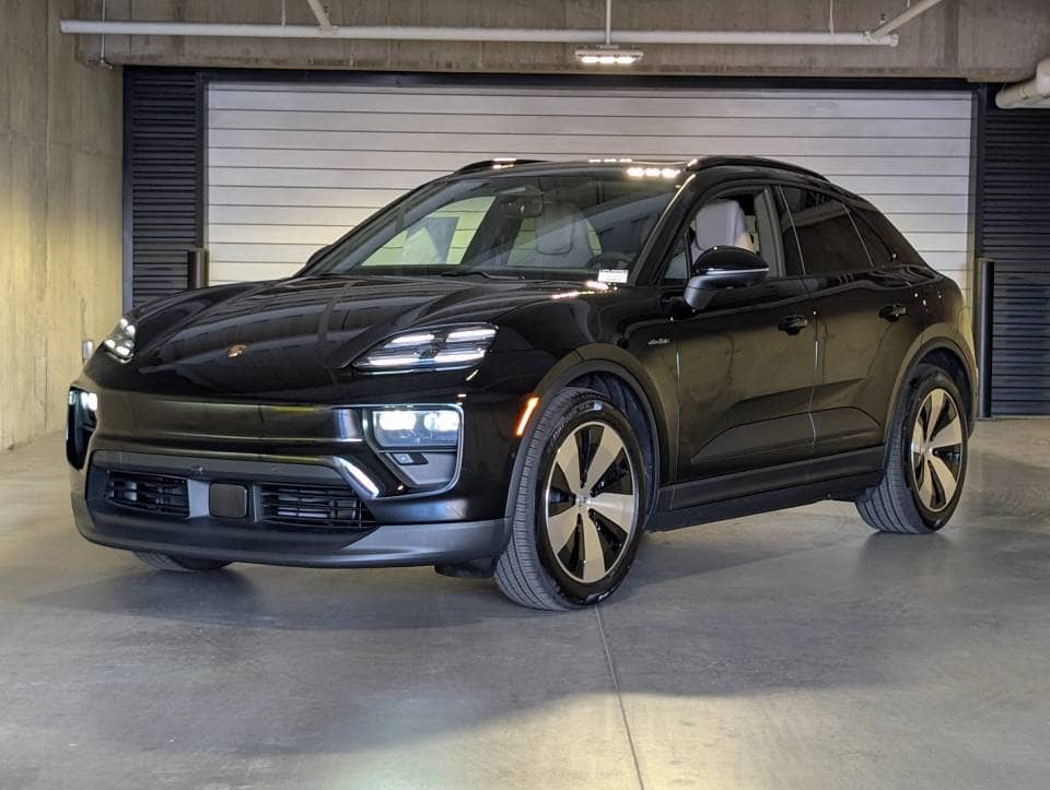 2026 Porsche Macan 4 Electric photo 1