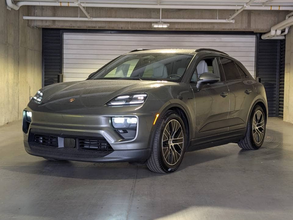 2026 Porsche Macan 4 Electric photo 1