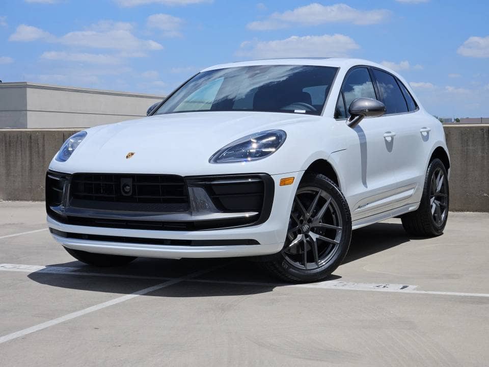 2026 Porsche Macan T photo 1