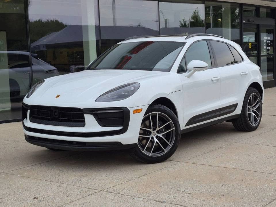 2026 Porsche Macan photo 1