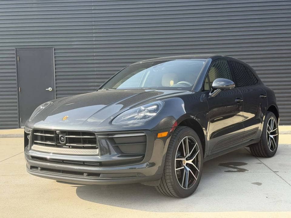 2026 Porsche Macan photo 1