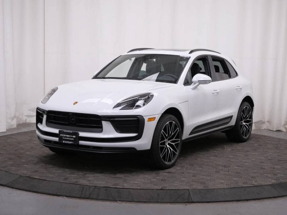2026 Porsche Macan photo 1