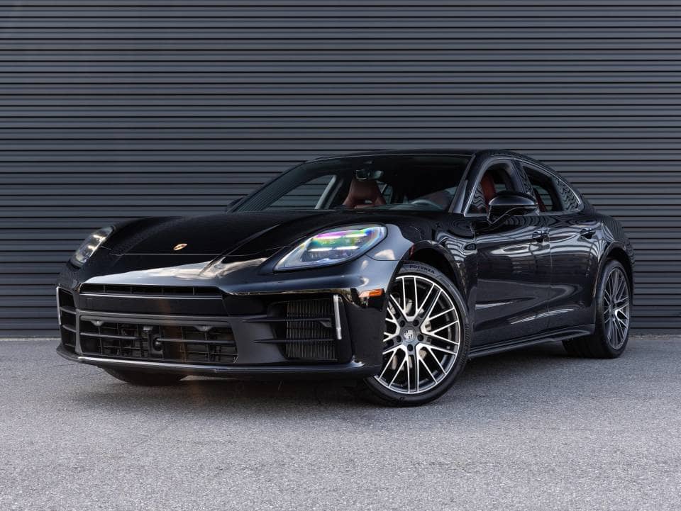 2025 Porsche Panamera photo 1
