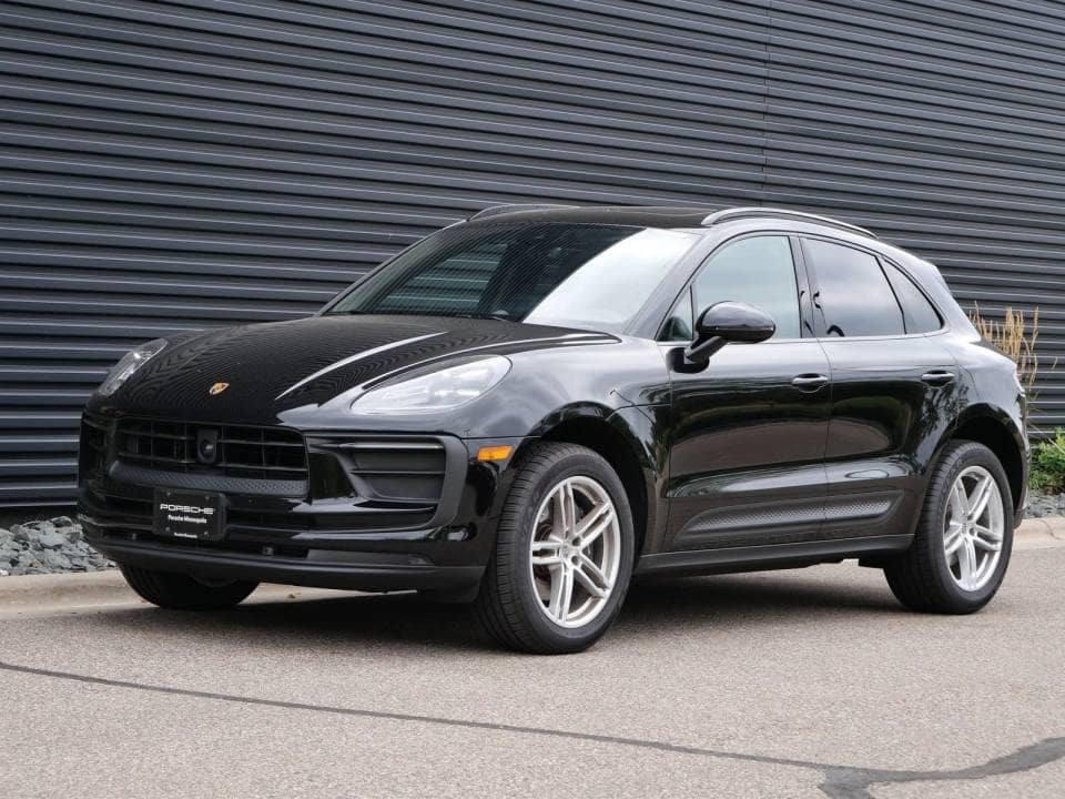 2025 Porsche Macan photo 1