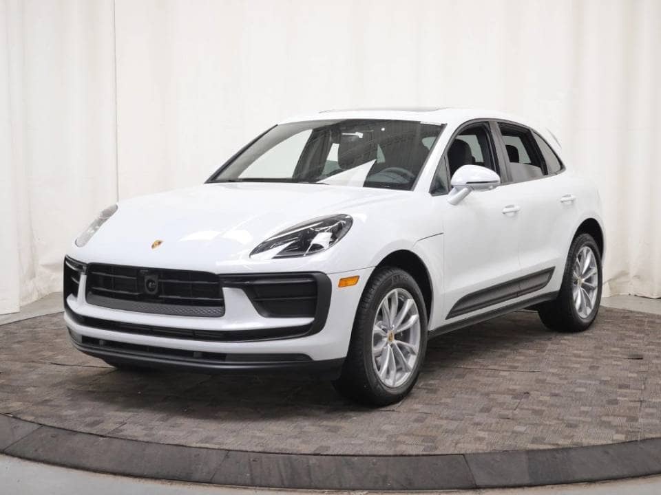 2026 Porsche Macan photo 1
