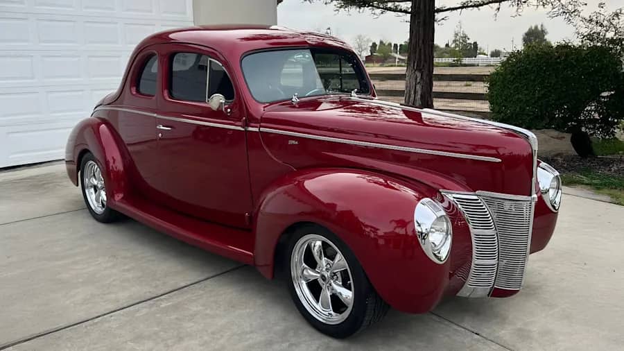 1940 Ford Deluxe photo 1