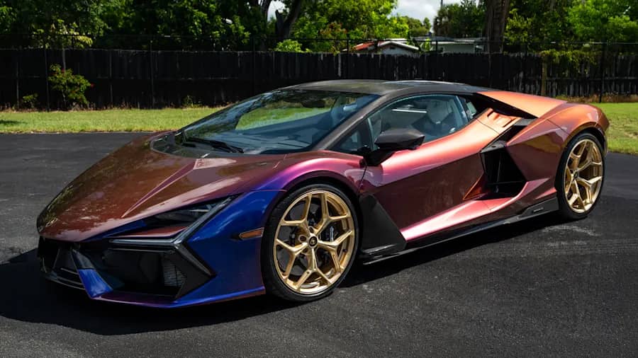 2025 Lamborghini Revuelto photo 1
