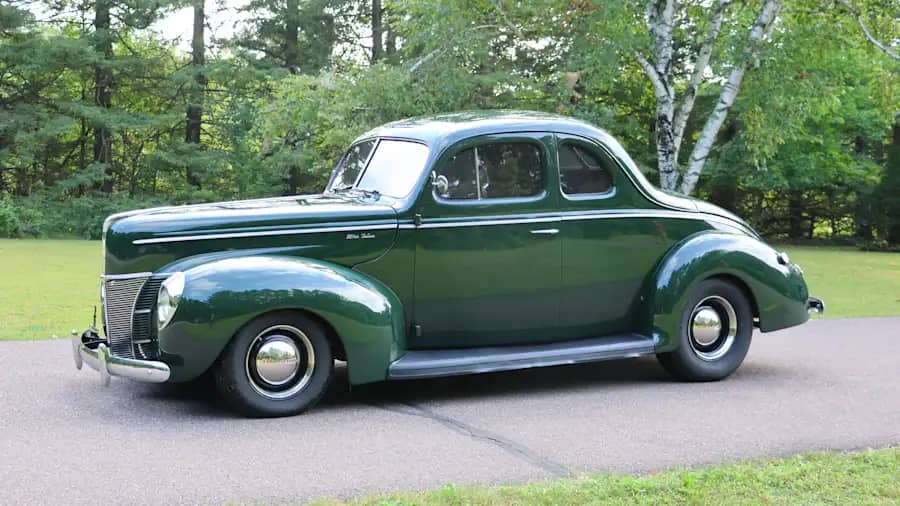 1940 Ford Deluxe photo 1