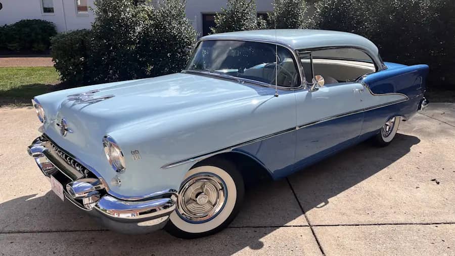 1955 Oldsmobile 88 Holiday photo 1