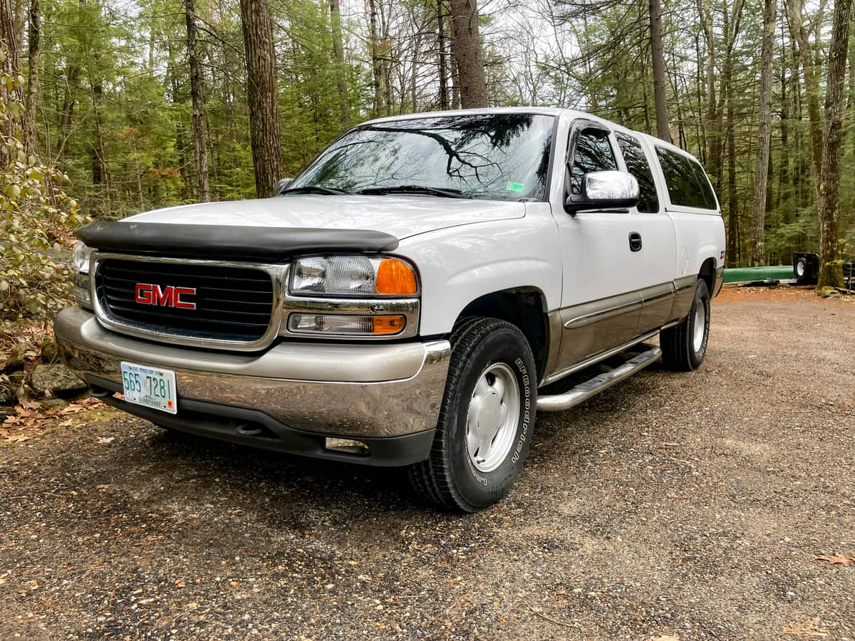 2000 GMC Sierra 1500 SLE With a Century Fiberglass Cap