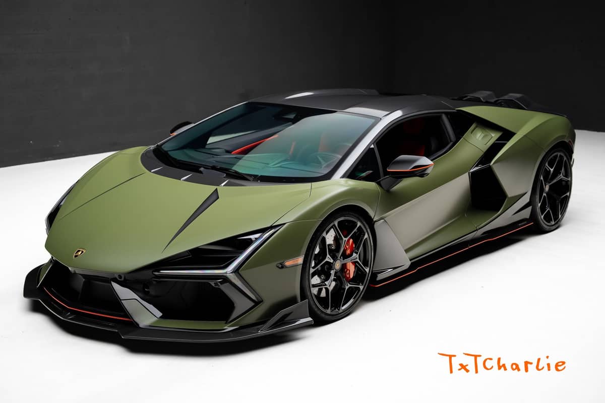 2024 Lamborghini Revuelto photo 1