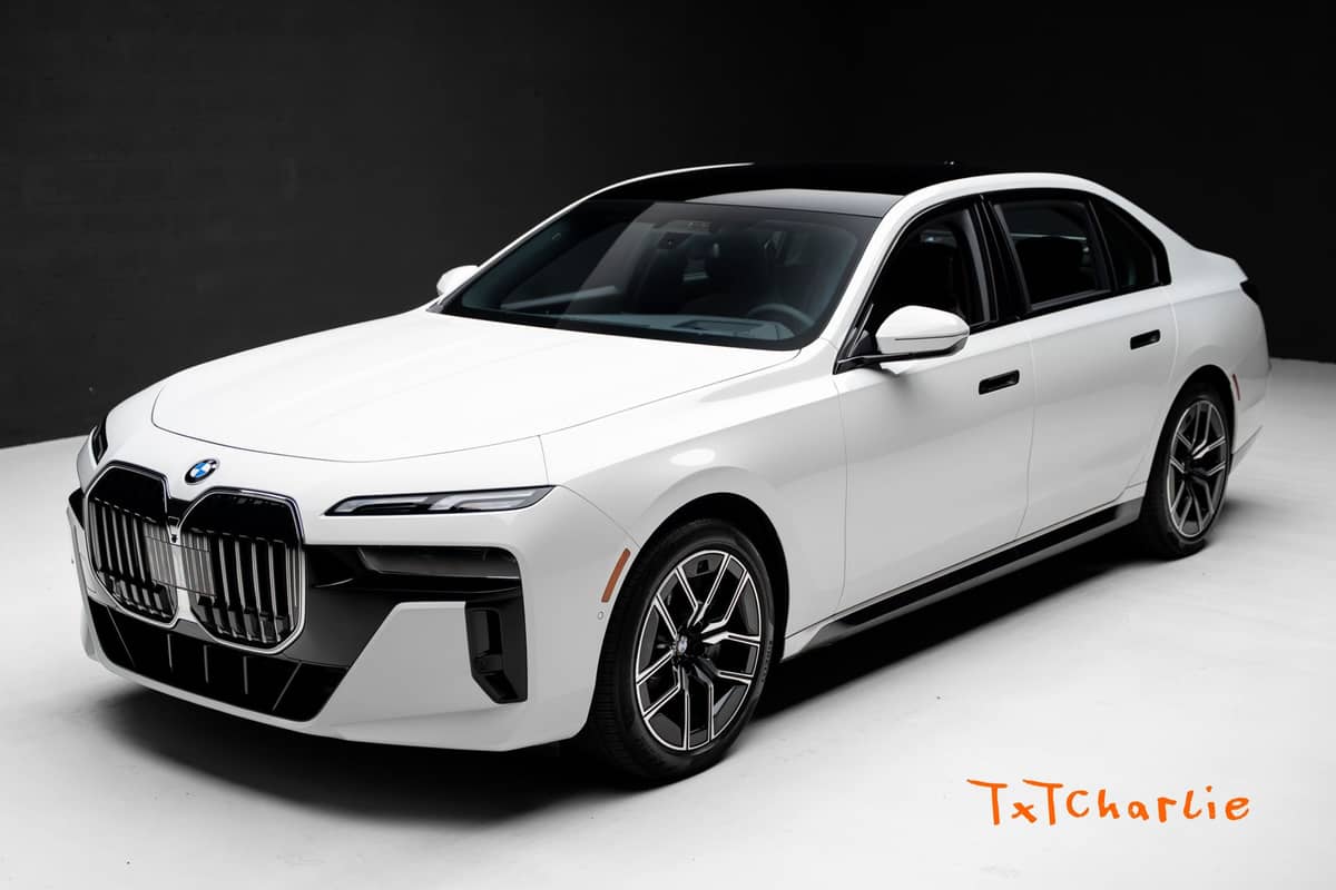 2026 BMW 7 Series 740i photo 1
