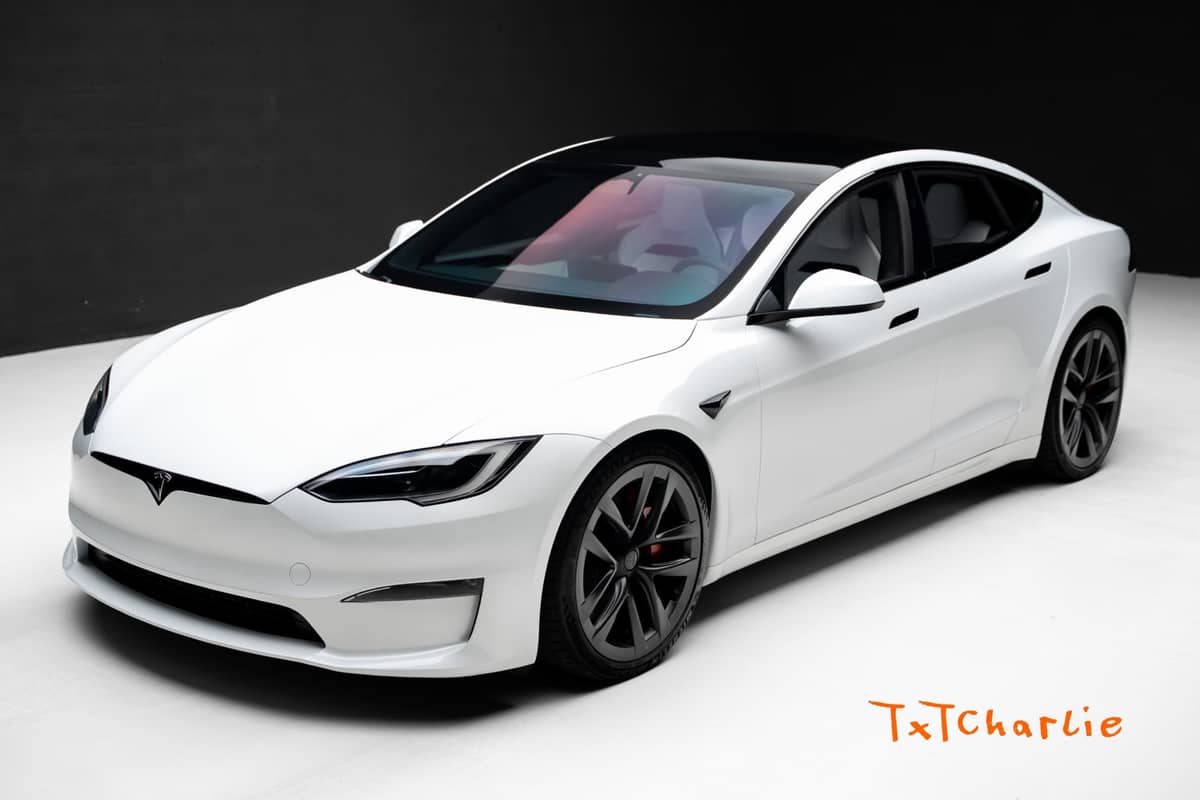 2025 Tesla Model S Plaid photo 1